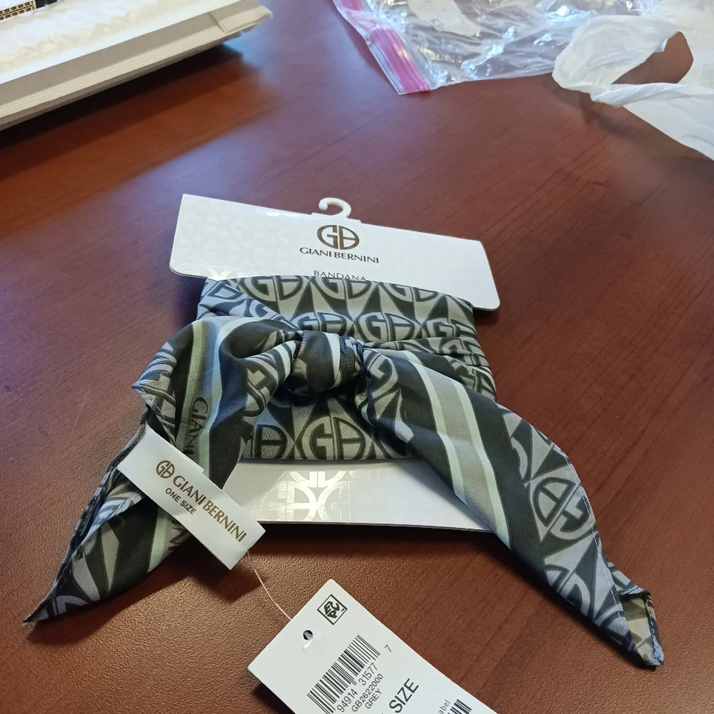 Giani Burnini Scarf